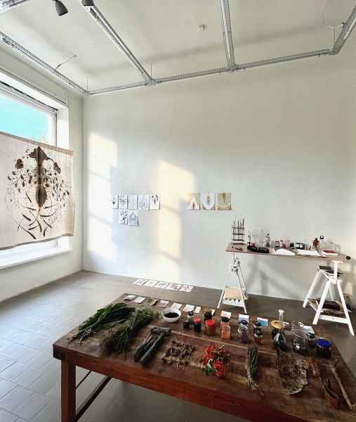 Ewa Goral. TOTEM, exhibition view